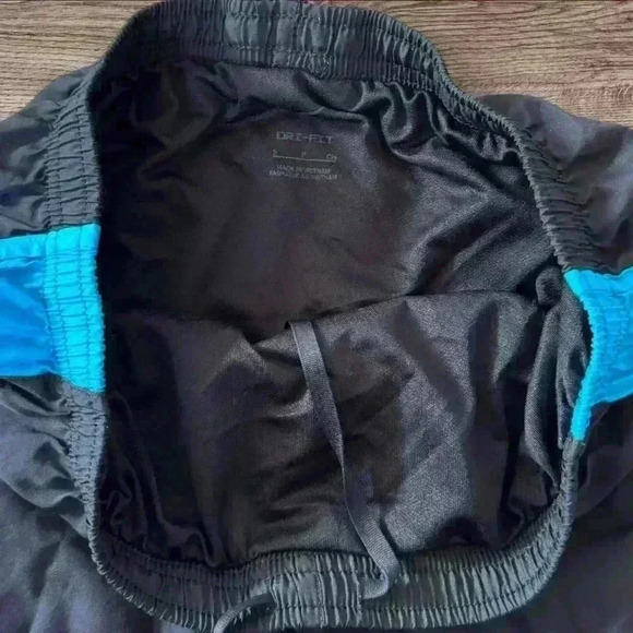 Women’s Nike tempo running shorts size Small - Picture 2 of 5